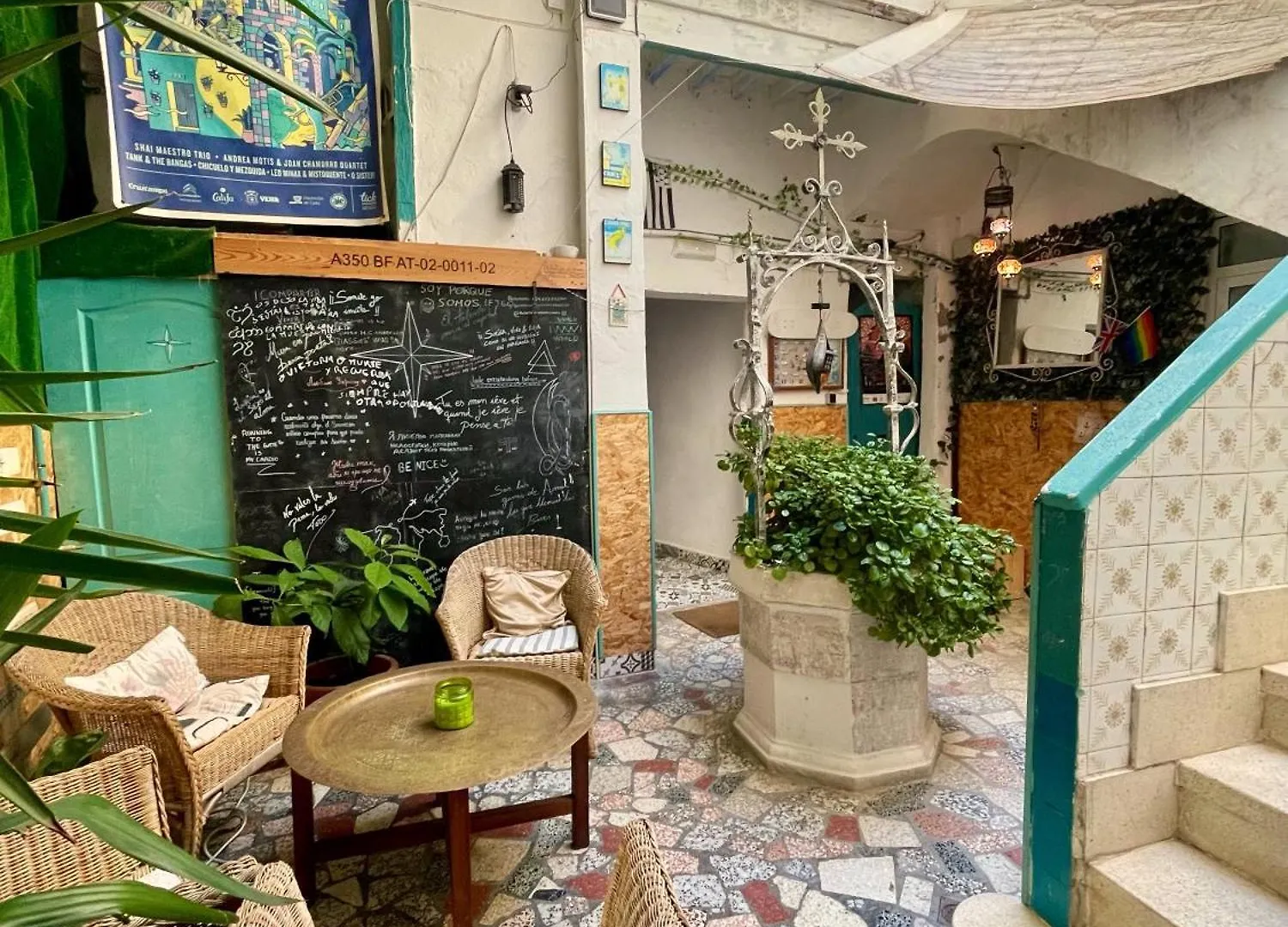 Rosa De Los Vientos Cadiz Hostel
