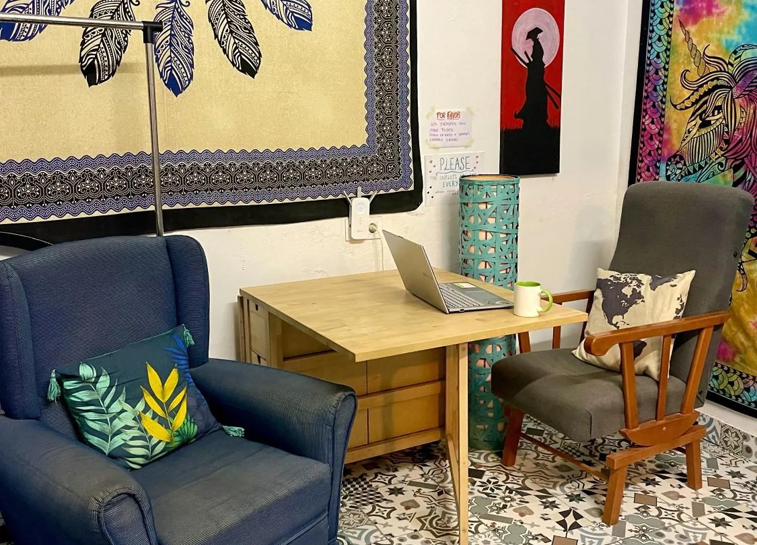 Rosa De Los Vientos Cadiz Hostel